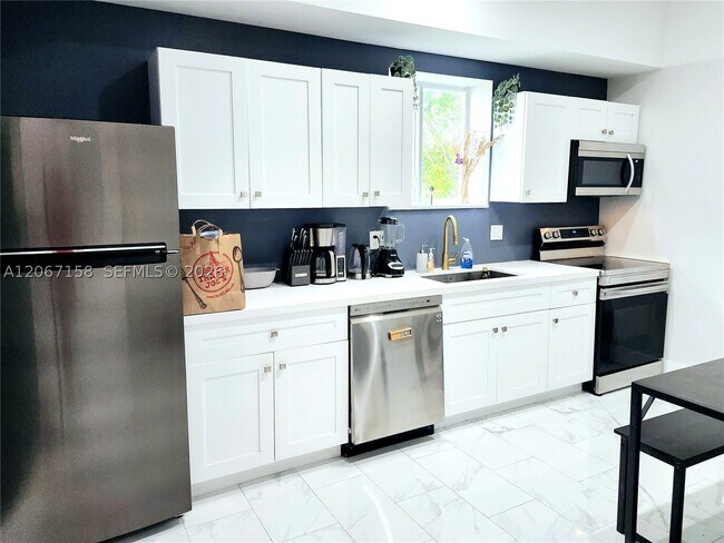 Photo - 1860 NW 24th Ct Unit 302