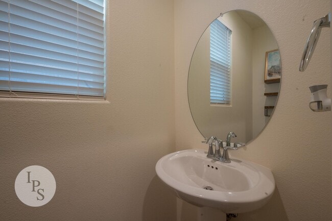 Photo - Fresno SouthEast Home, Gated Community, Clovis Unified School District, 3BR/2.5BA