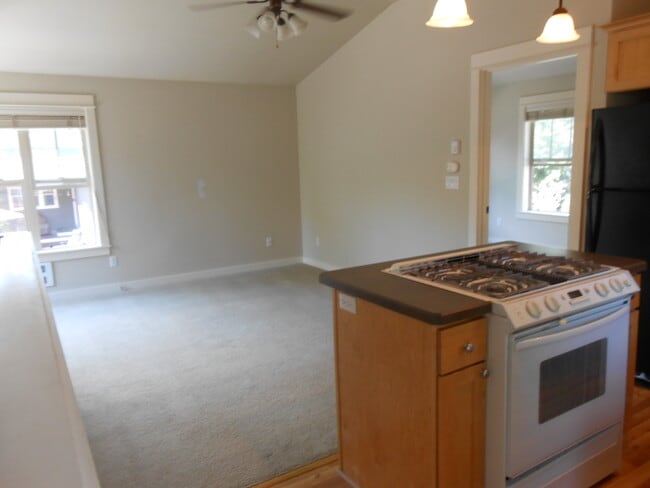Photo - 1303 NW John Fremont St