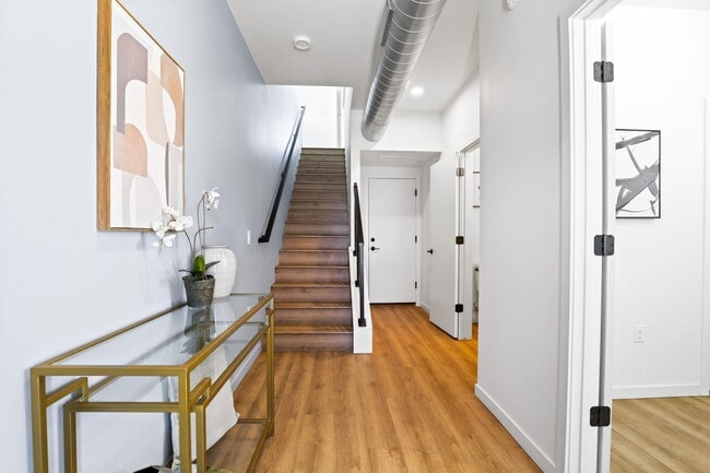 Photo - 210 Emery St