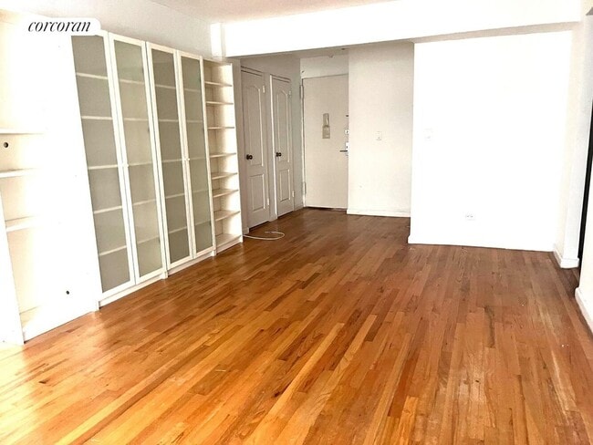 Photo - 200 E 28th St