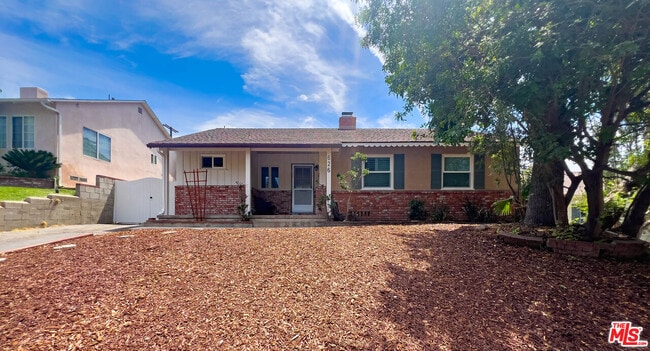 Building Photo - 626 Irving Dr Rental