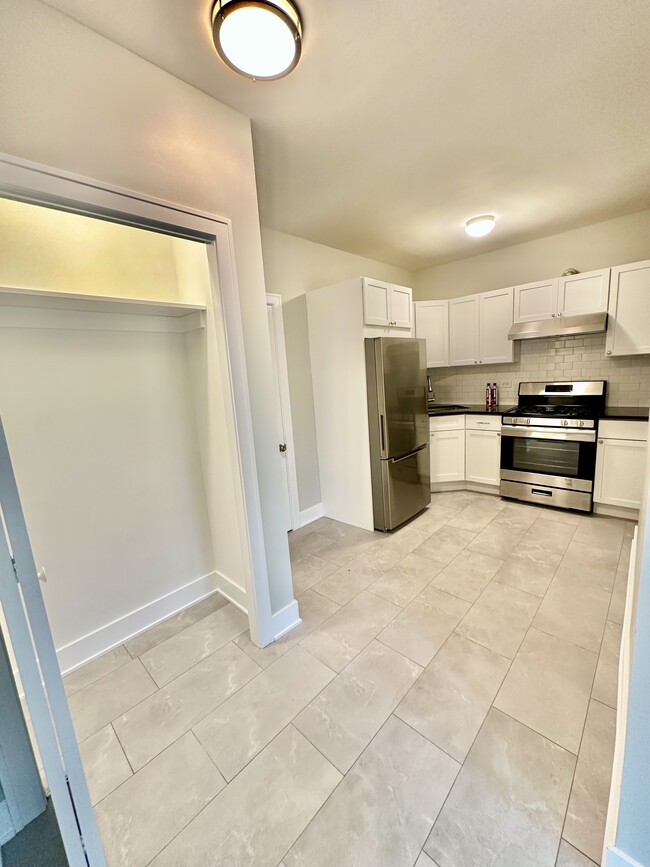 Photo - 2501 Grove St