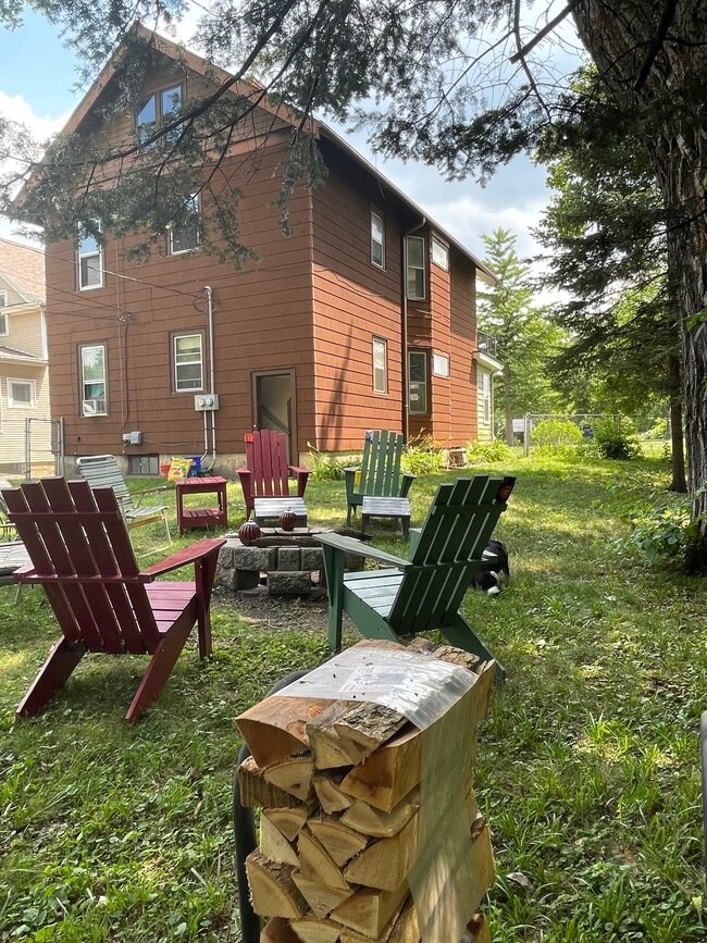 Patio trasero privado - 1217 Grand Ave Unidad Lower