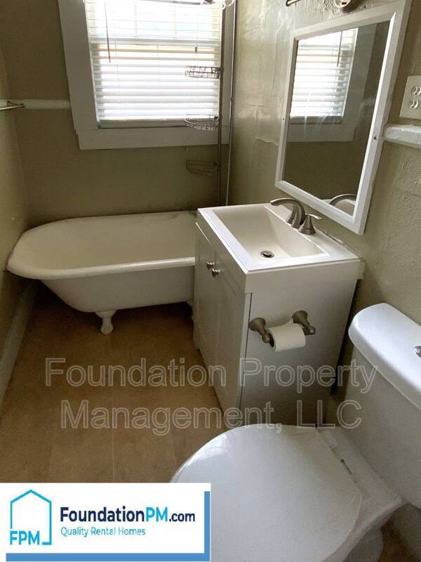 Photo - 1758 Lawrence Ave