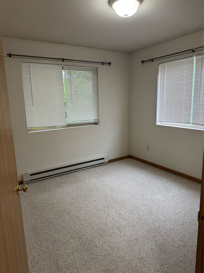 Building Photo - 7926 Greenwood Rd Unit #1