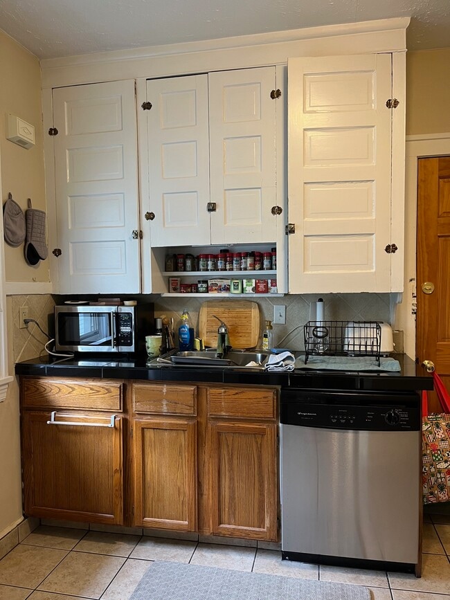 Photo - 2683 Hampshire Rd Apartments Unit 2