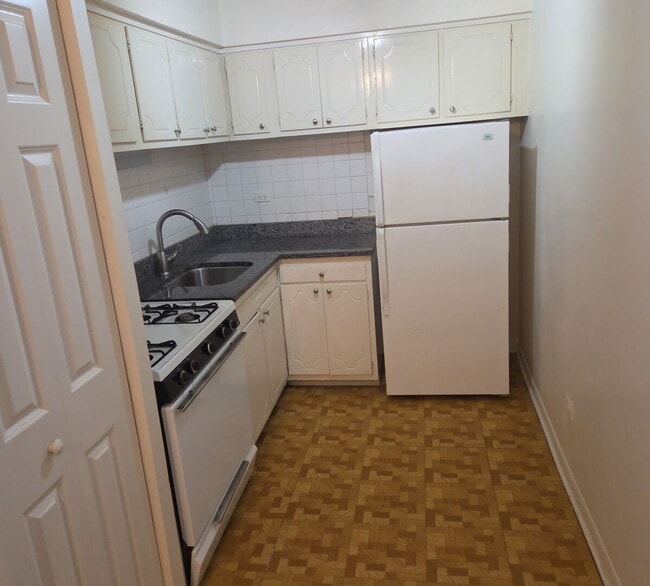 Photo - 6128 N Kenmore Ave Unit 302