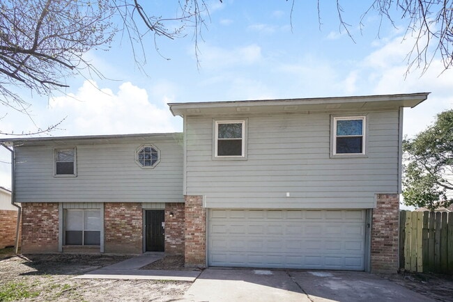 Building Photo - 10919 Skybird Dr