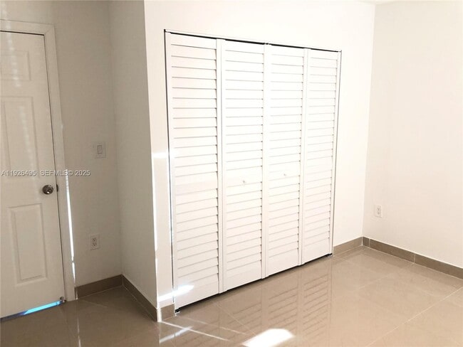 Photo - 2463 NE 183rd St Unit 2