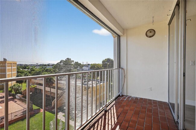 Photo - 9210 Fontainebleau Blvd Unidad 505