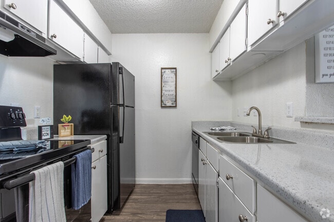 2 BR, 2 BA - 960 SF