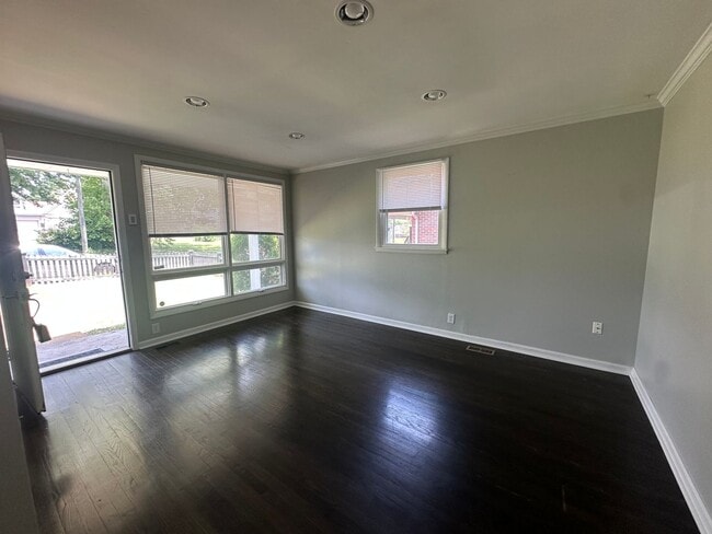 Photo - Cleveland Park Renovation!  Walking Distance to Everything! Jetted Shower - Fully Fenced - Garage...