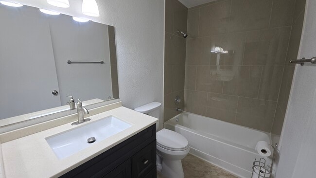 Guest Bath - 6140 S Springbrook Dr
