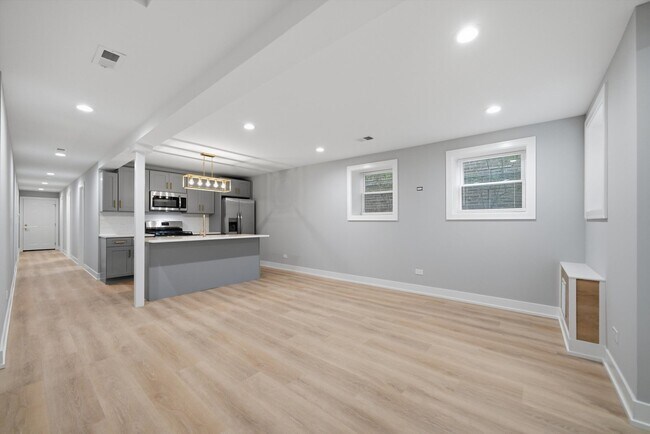 Photo - 2442 W Wilson Ave