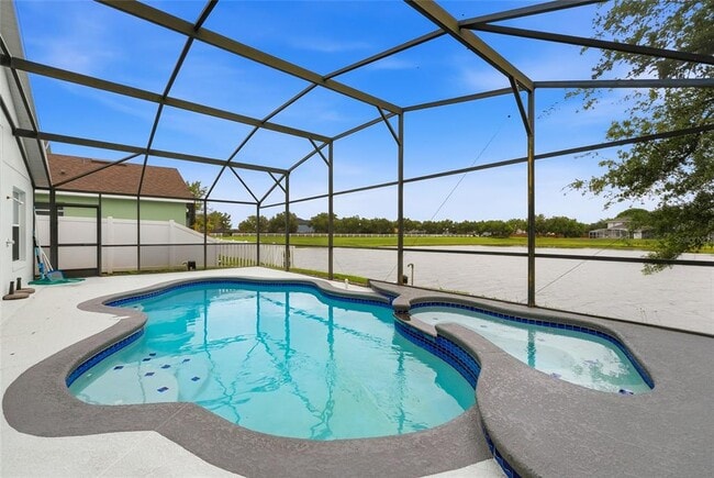 Photo - 748 Stonewyk Way