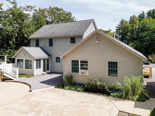 Photo - 2-12 Yvonne St