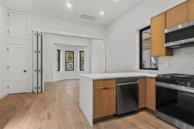 Building Photo - 41 47th St