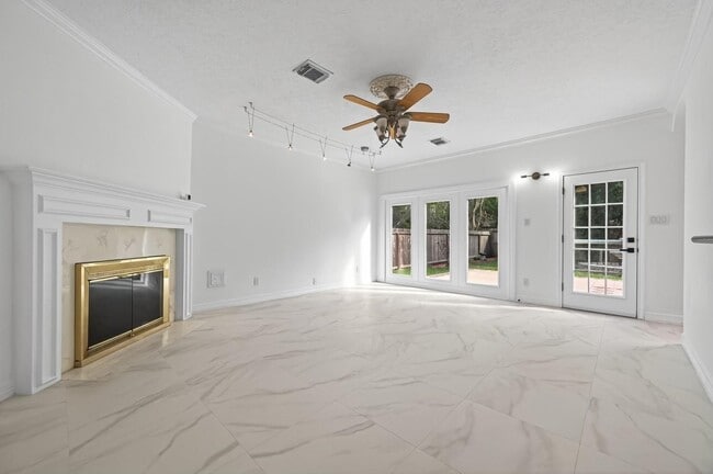 Photo - 2431 Parkwood Ln