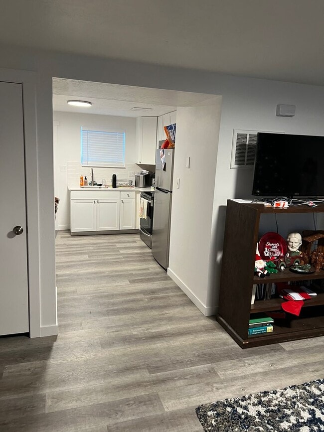 Photo - 2 Bedroom Apartment -2023 remodel New paint, flooring, and granite countertops Unit 1434