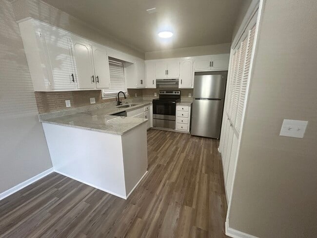 Photo - 19 Woodpond Ct