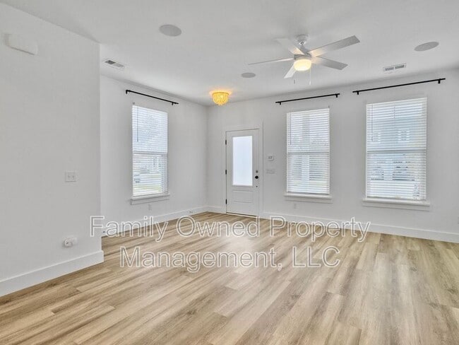 Photo - 211 Winding Branch Dr