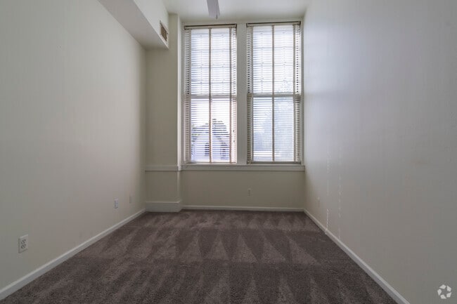 1BR, 1BA - 900SF - Bedroom