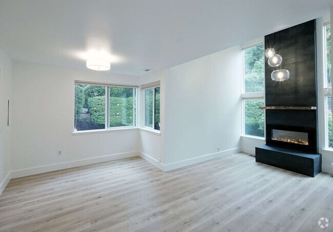 Building Photo - Beautiful townhouse available for rent