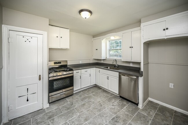 Photo - 500 Alford St