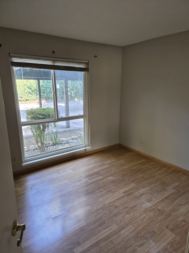 Building Photo - 1036 Oak Grove Rd Unit 33