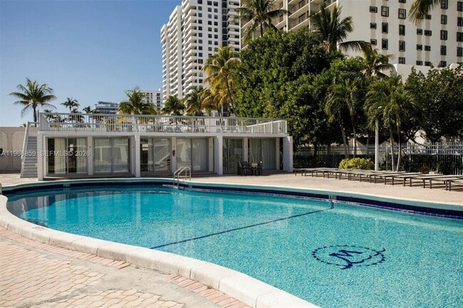 2655 Collins Ave Unit 1704