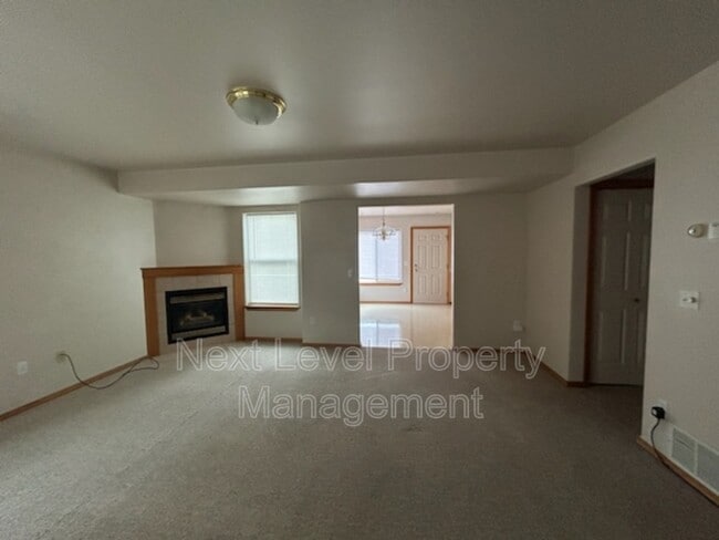 Photo - 1999 Greatview Dr