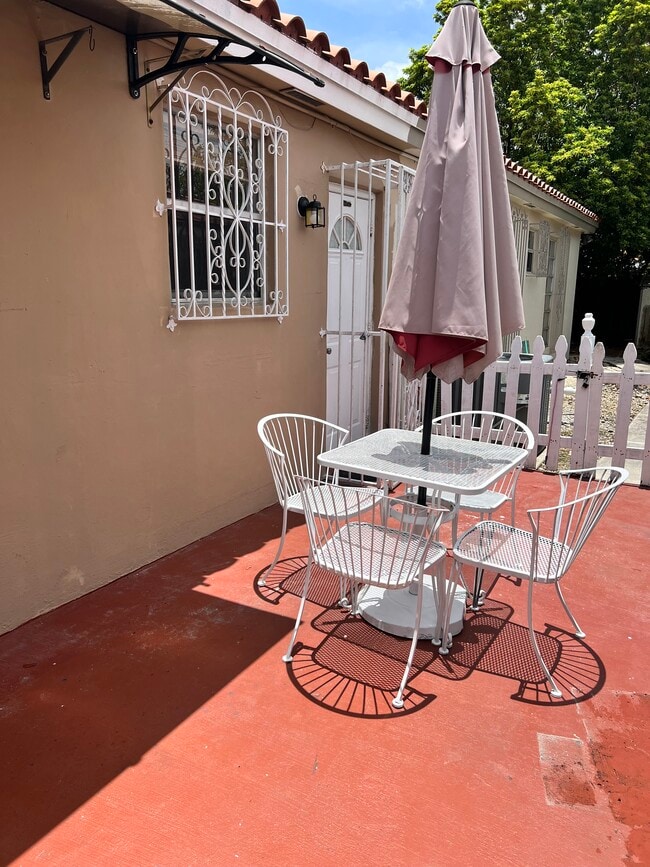Private Patio - 13200 SW 49th St Unit 1-bedroom efficiency