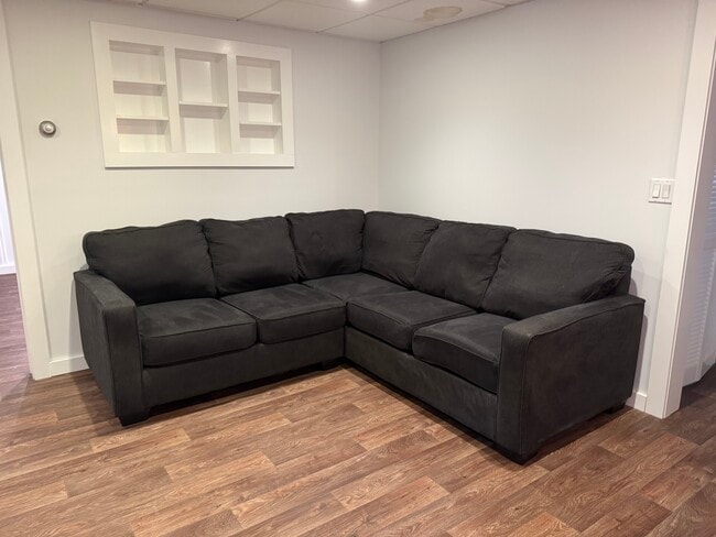 Sofá incluido - 6 Yale Rd