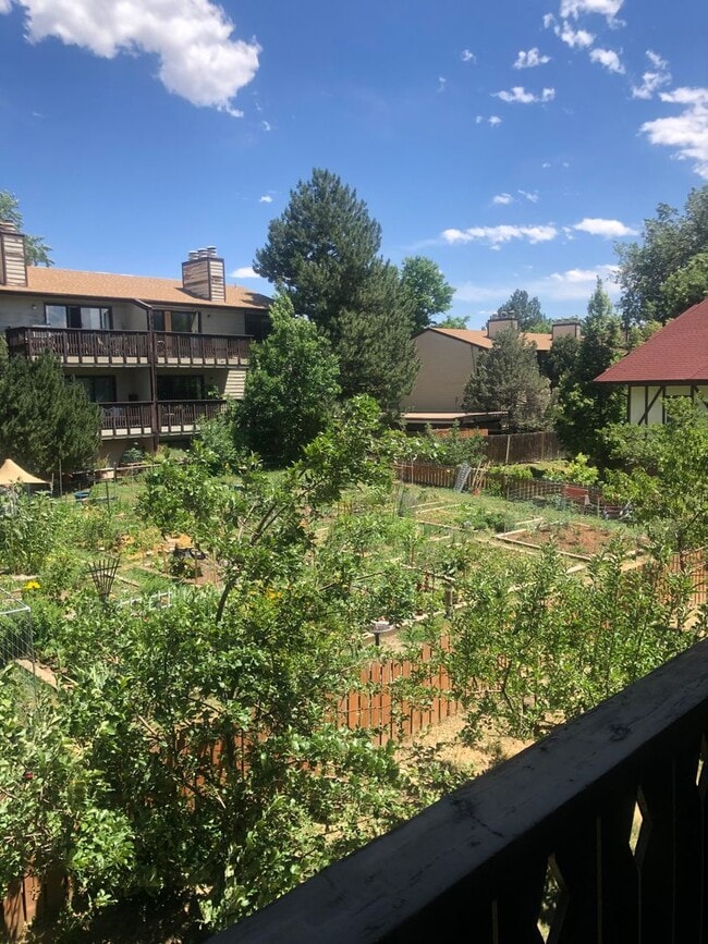 Building Photo - 2 Bedroom Condo Available for Lease--Great Location!