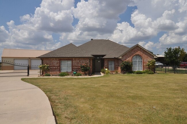 Building Photo - Beautiful Custom 3-Bed, 2-Bath Home in Sad...