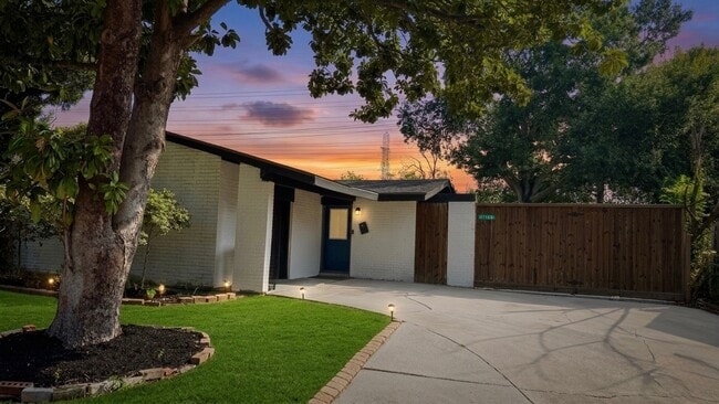 Building Photo - 11103 Greenwillow Dr