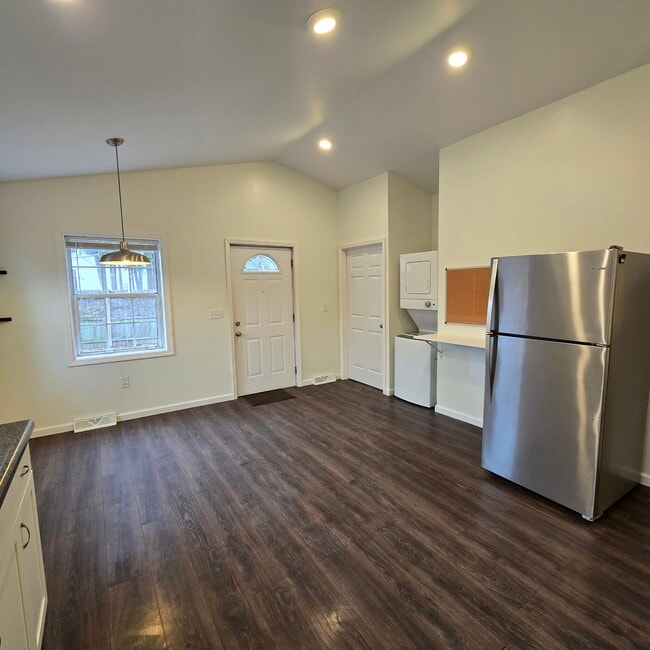 Photo - 241 Short St