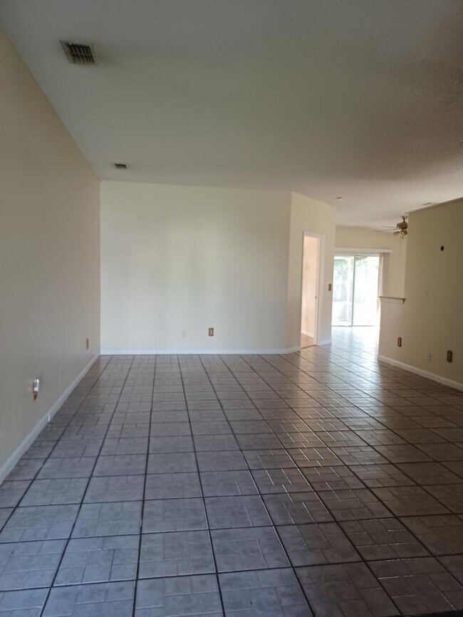 Photo - 464 Short Pine Cir