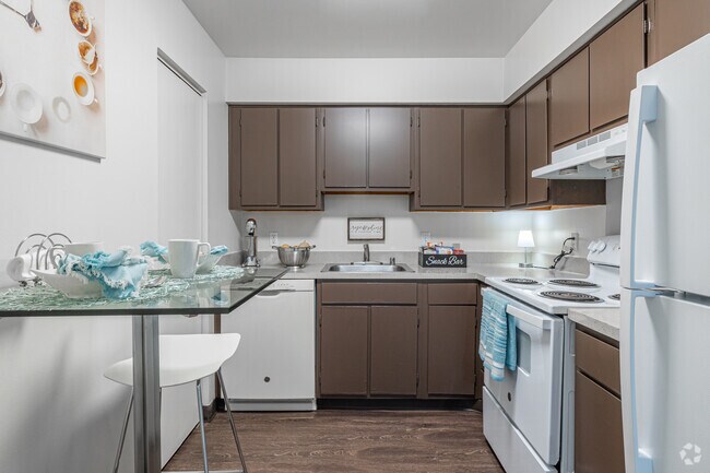 1BR, 1BA - 759SF - Kitchen