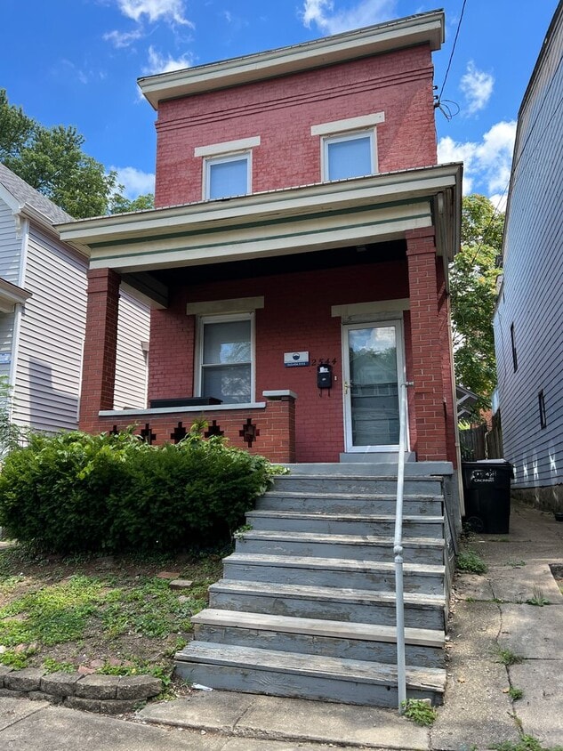Photo - 2344 Victor Street