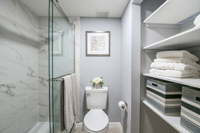 Photo - 7931 Ellinger Ln