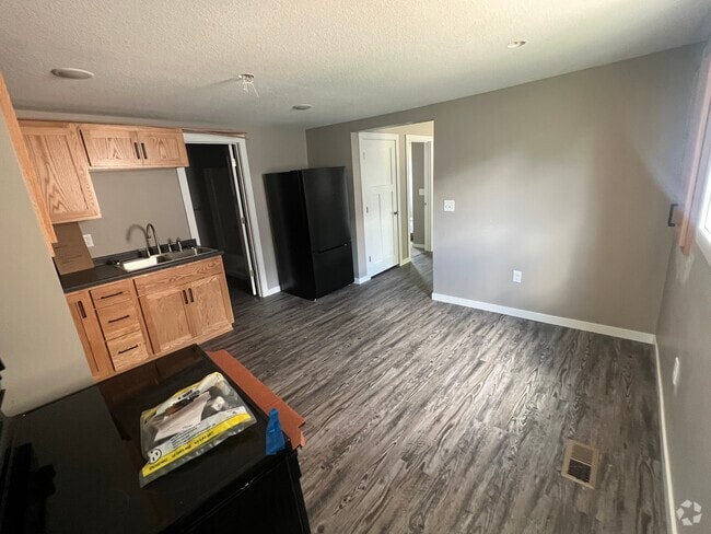 Building Photo - 714 Bluff St Unit 1 Rental