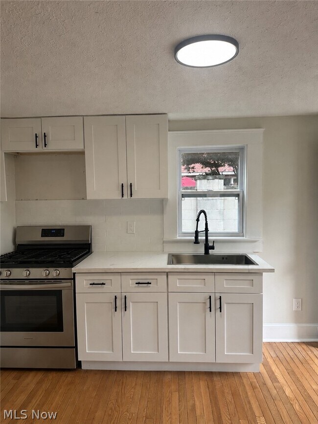 1244 W 69th St