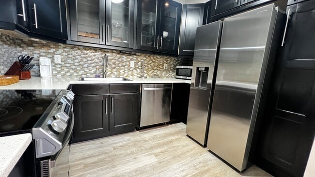 Photo - 7509 Lakeshore Dr