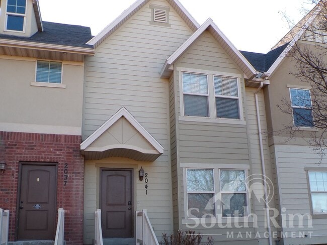 Building Photo - 2041 W Crescent Row