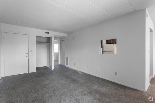 1 Br, 1 Ba - 650 SF