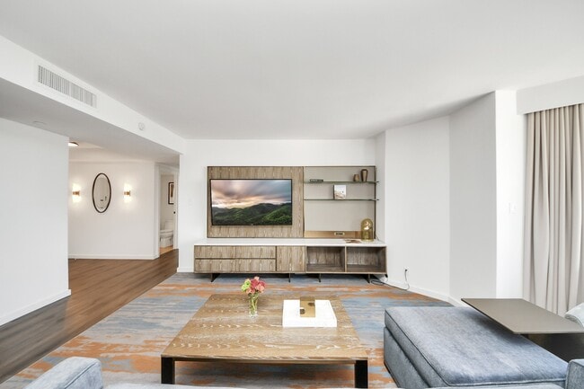 Building Photo - 1300 Lamar St Unit S8 Rental