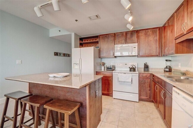 Photo - 9860 S Thomas Dr Unit 711
