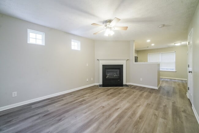 128 Oak Grove Pl